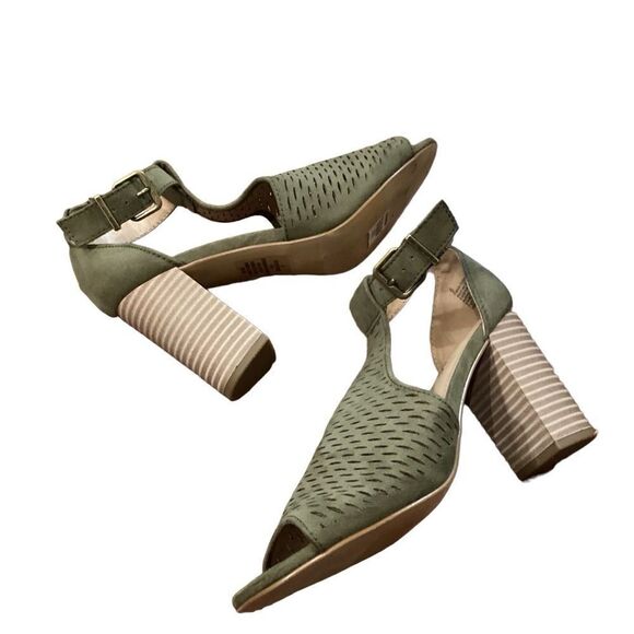 EXPRESS Perforated chunky block heel shoes olive green size 6 peep toe - Picture 4 of 10